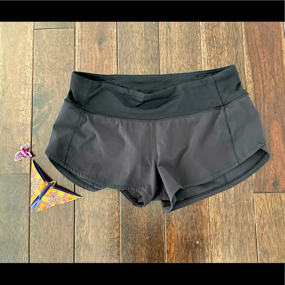 Black Lululemon Speed up shorts size 4 inseam 2.5 - Picture 1 of 4